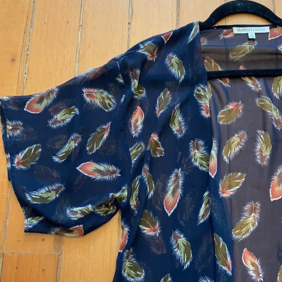 Navy feather open blouse - Picture 2 of 5